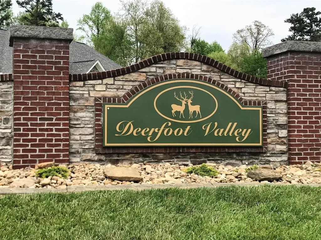 10 Deerfoot Valley London KY 40741