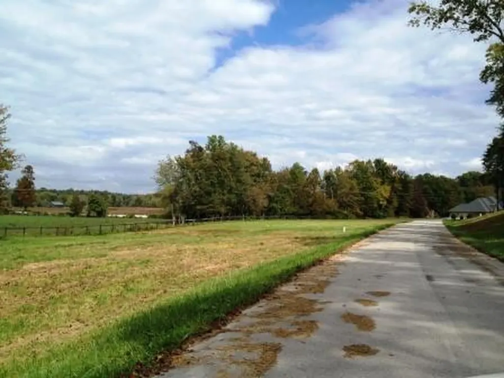 13 Deerfoot Valley London KY 40741