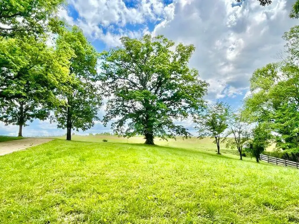 44 Green Hills Estates Road Monticello KY 42633