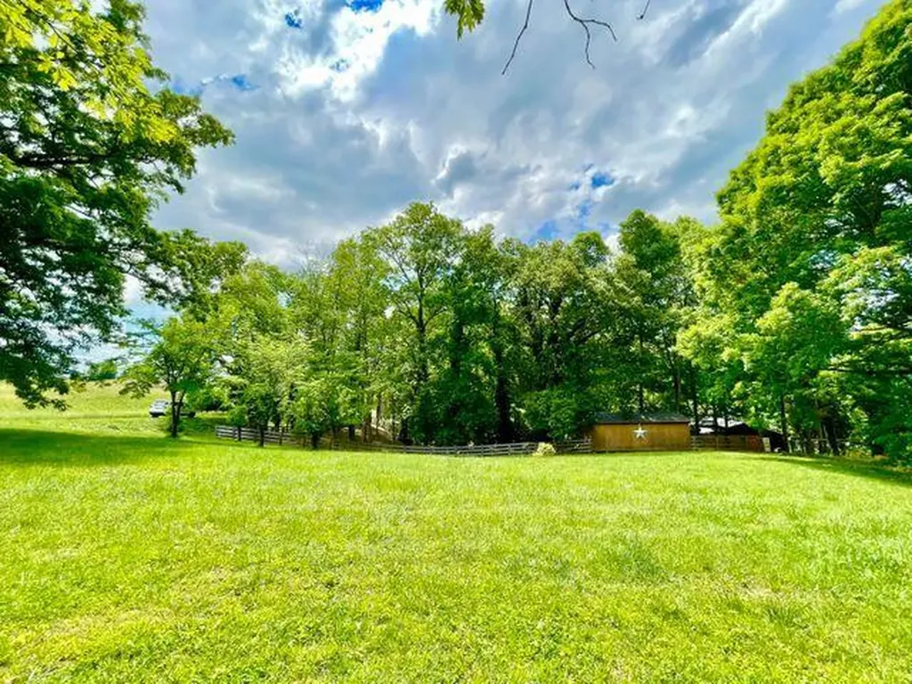 44 Green Hills Estates Road Monticello KY 42633
