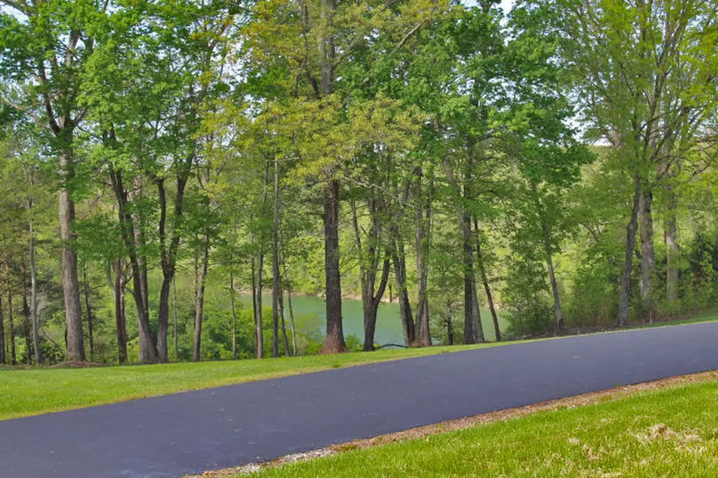 25 Laurelwood Lane Nancy KY 42544
