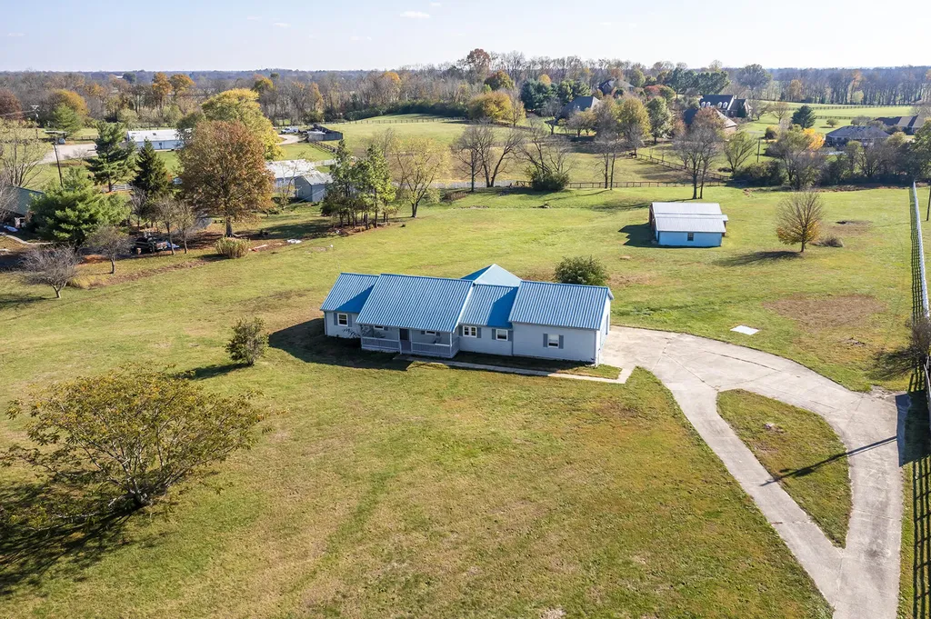 551 Dry Ridge Road Versailles KY 40383