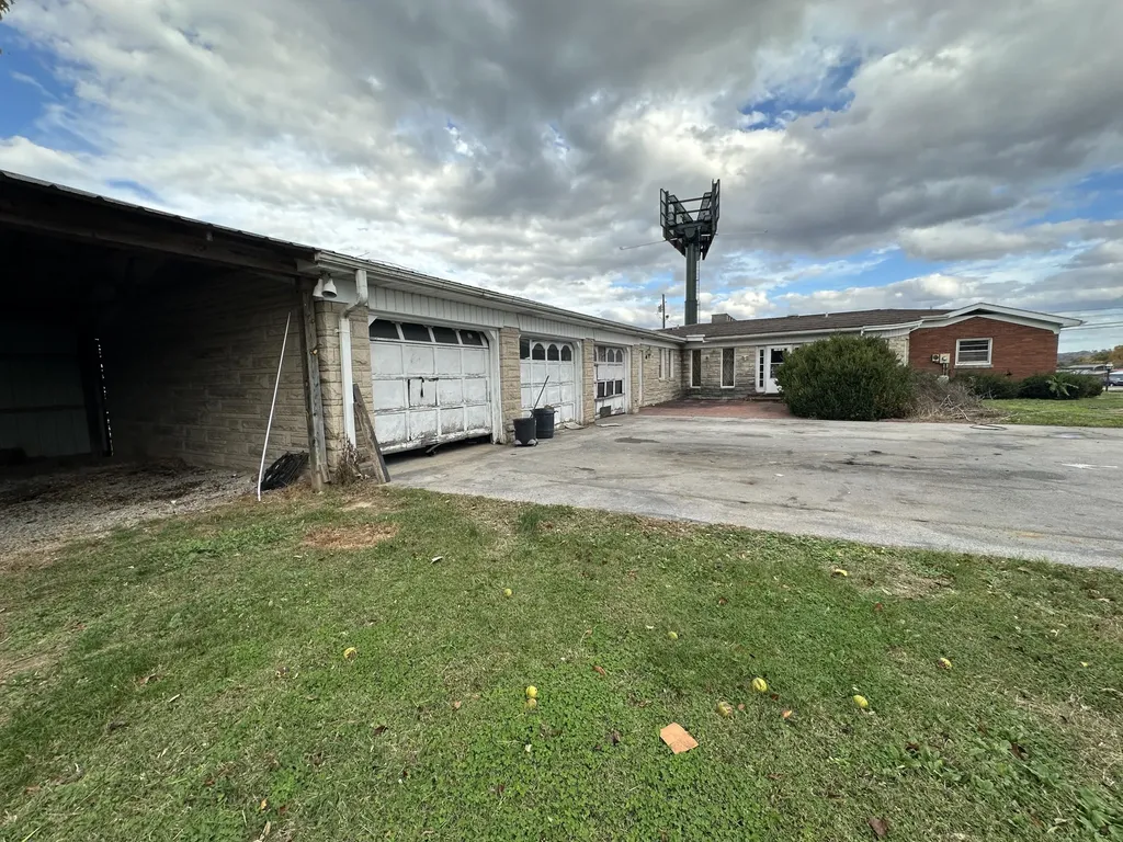 3271 Highway 27 Somerset KY 42501