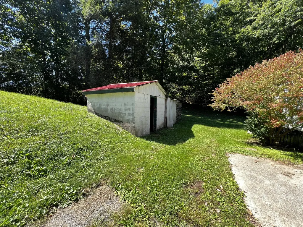916 Highway 30 E. Tyner KY 40486