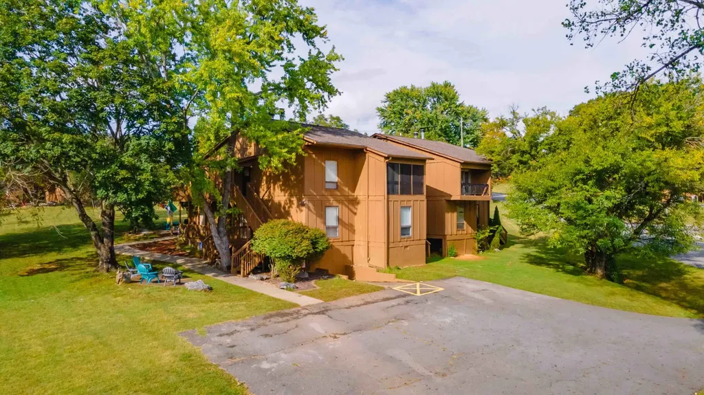 61-2 Woodson Bend Resort Bronston KY 42518
