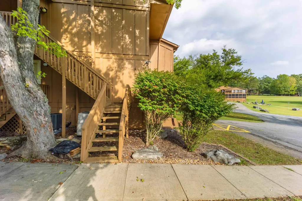 61-2 Woodson Bend Resort Bronston KY 42518