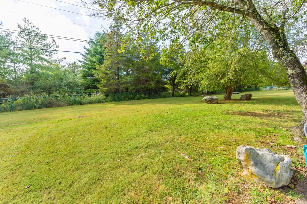 61-2 Woodson Bend Resort Bronston KY 42518
