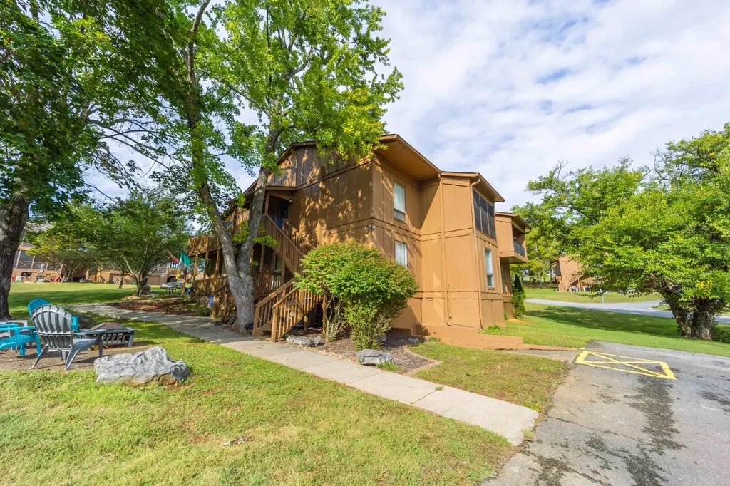 61-2 Woodson Bend Resort Bronston KY 42518