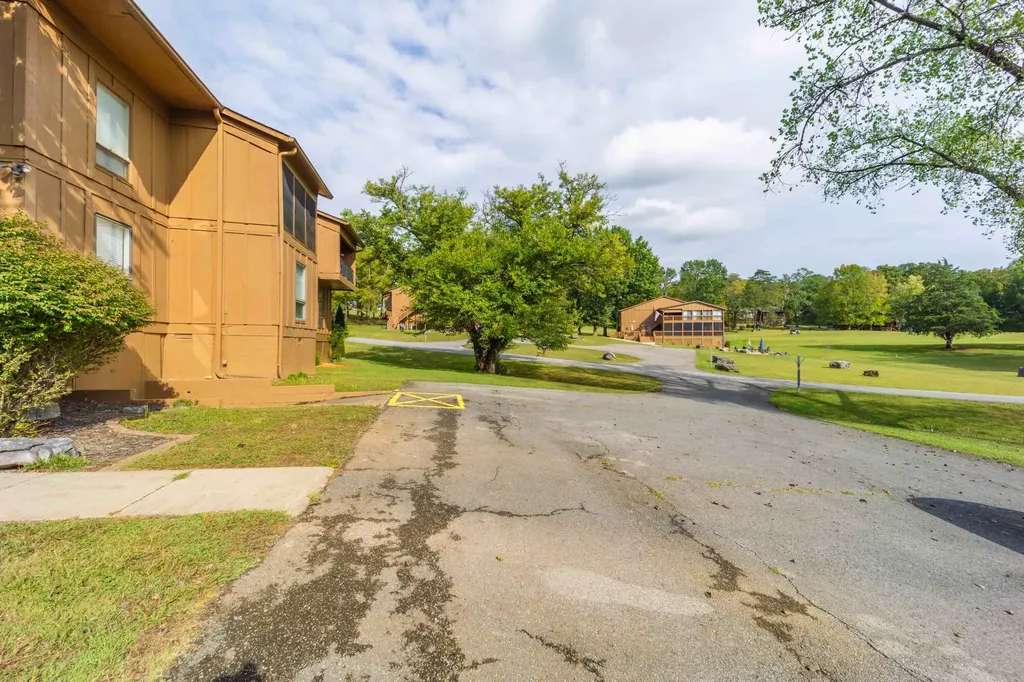 61-2 Woodson Bend Resort Bronston KY 42518