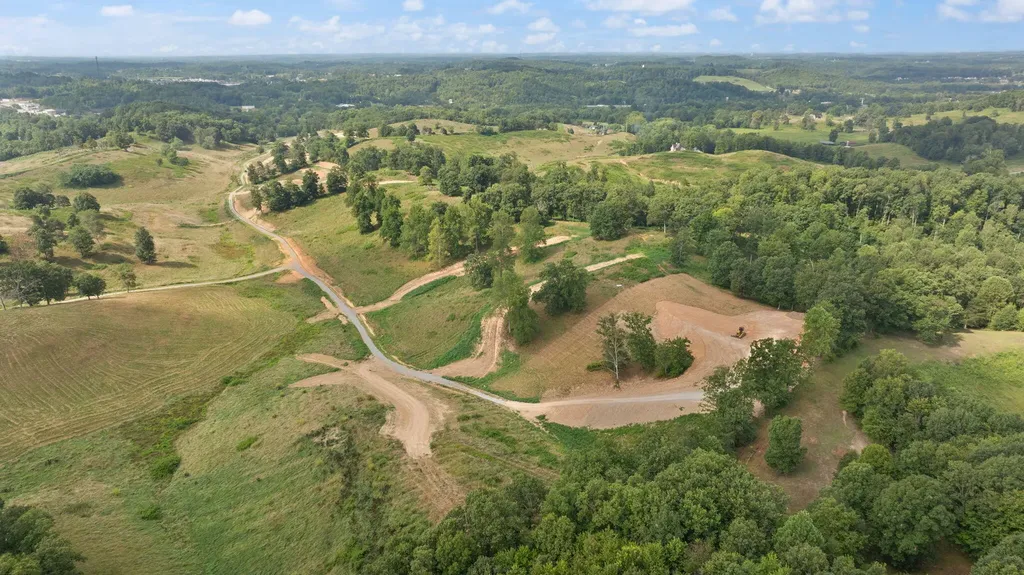 Tract 24 Hawk Landing Road London KY 40741