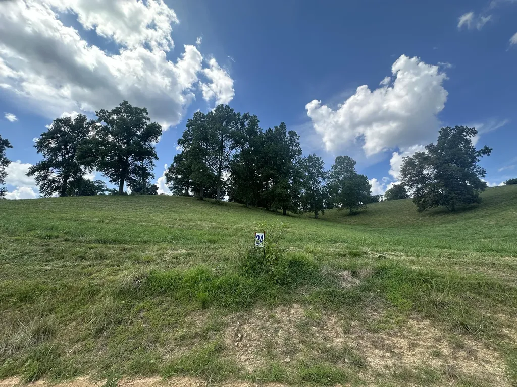 Tract 24 Hawk Landing Road London KY 40741