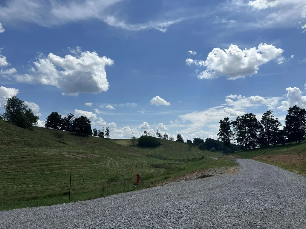 Tract 24 Hawk Landing Road London KY 40741