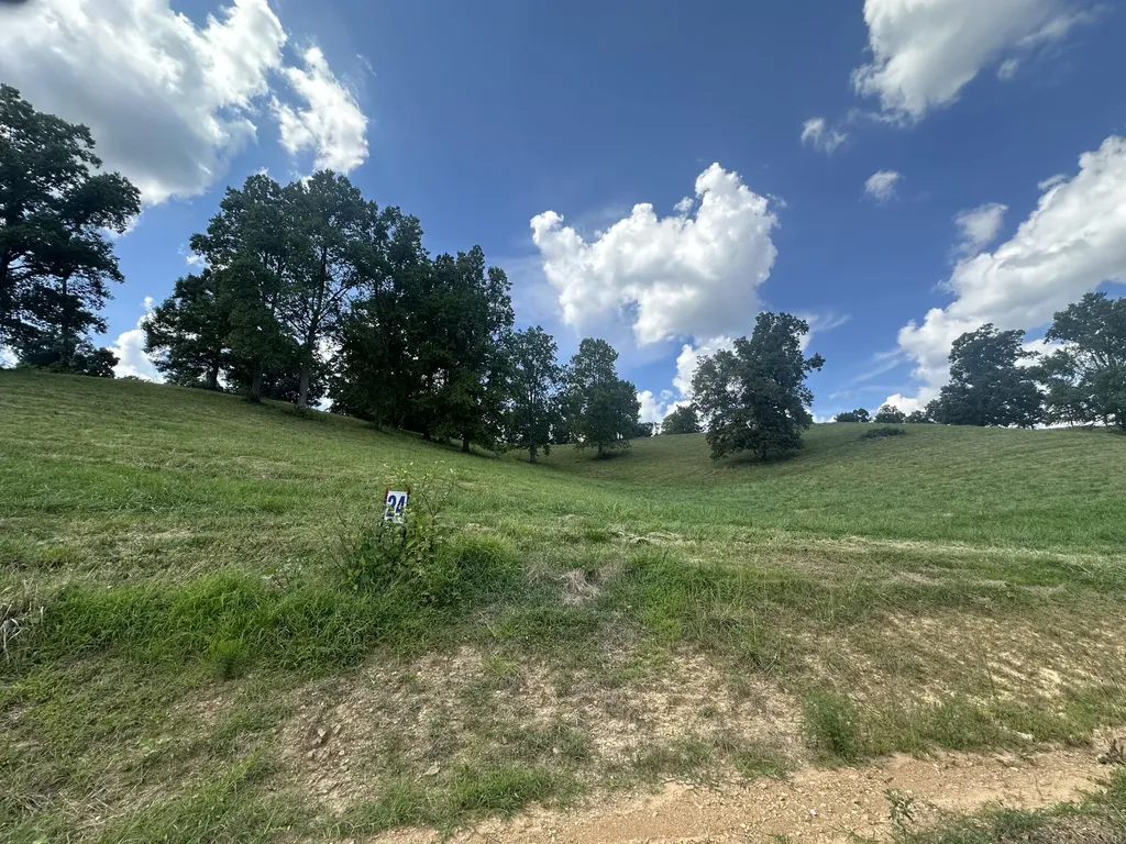 Tract 24 Hawk Landing Road London KY 40741
