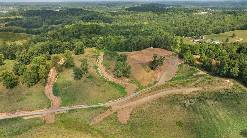 Tract 24 Hawk Landing Road London KY 40741