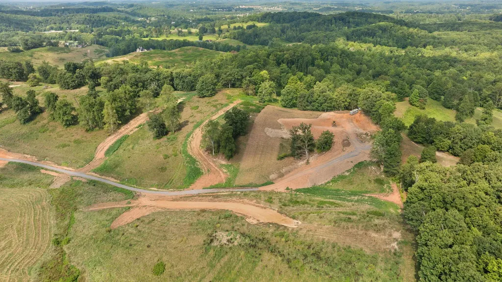 Tract 24 Hawk Landing Road London KY 40741