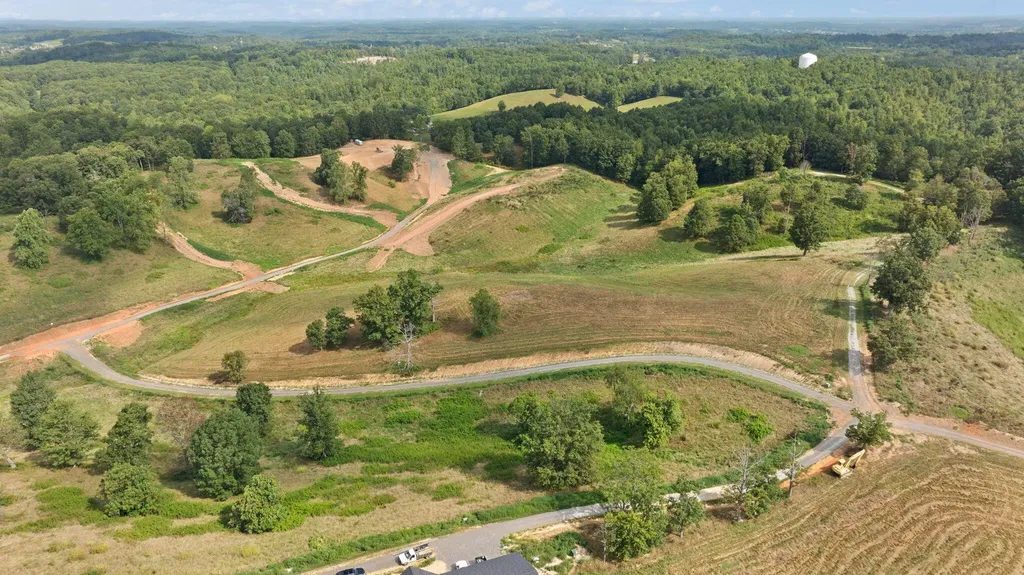Tract 24 Hawk Landing Road London KY 40741