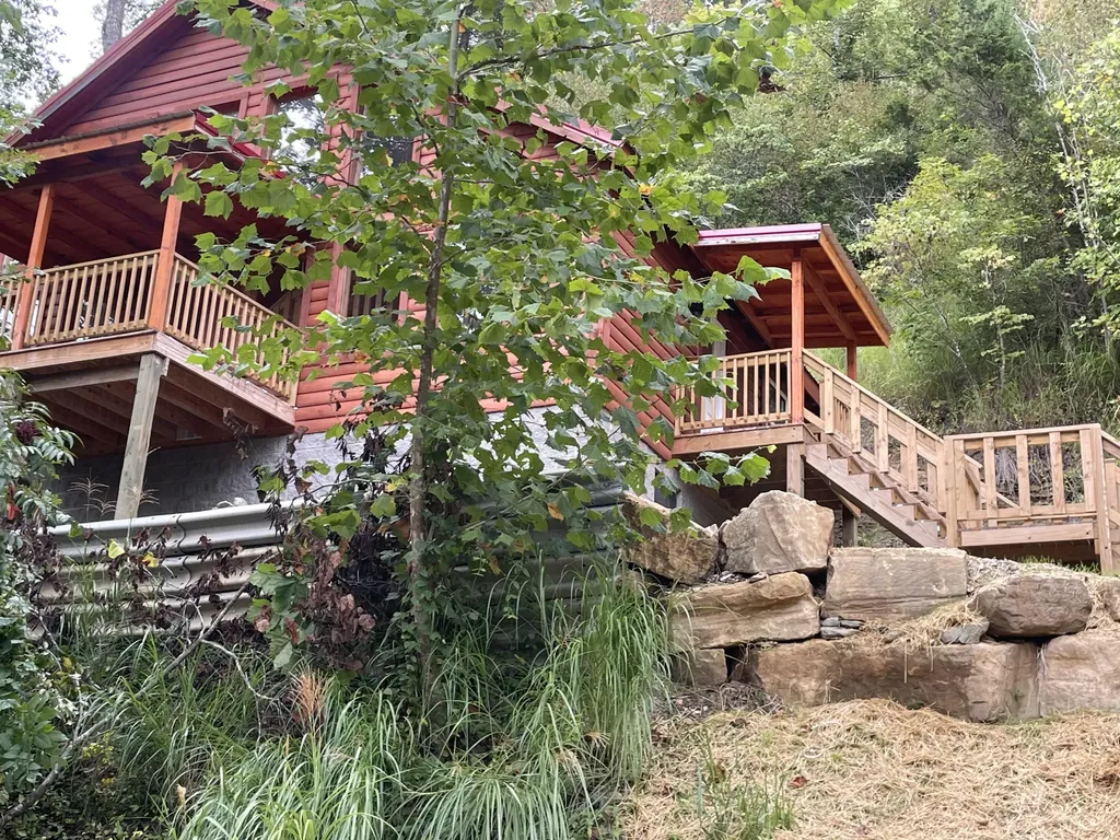 131 Robbie Ridge Road Slade KY 40376