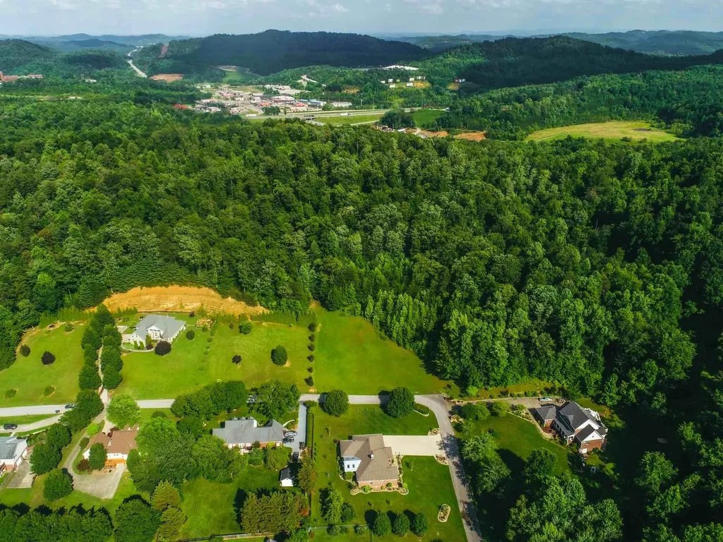 349 Woodchase Lane Corbin KY 40701