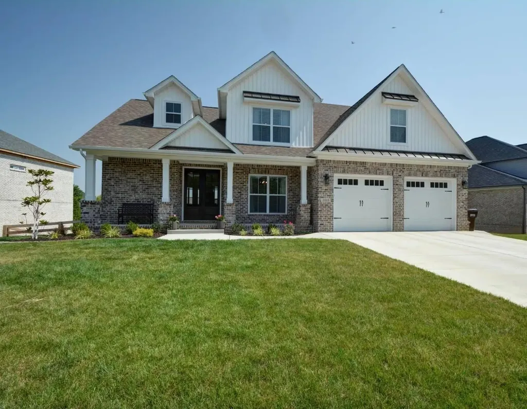 Versailles KY, 2013 Elmwood Drive