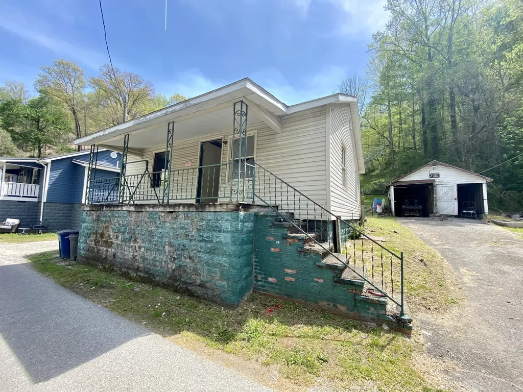 414 Main Street Teaberry KY 41660