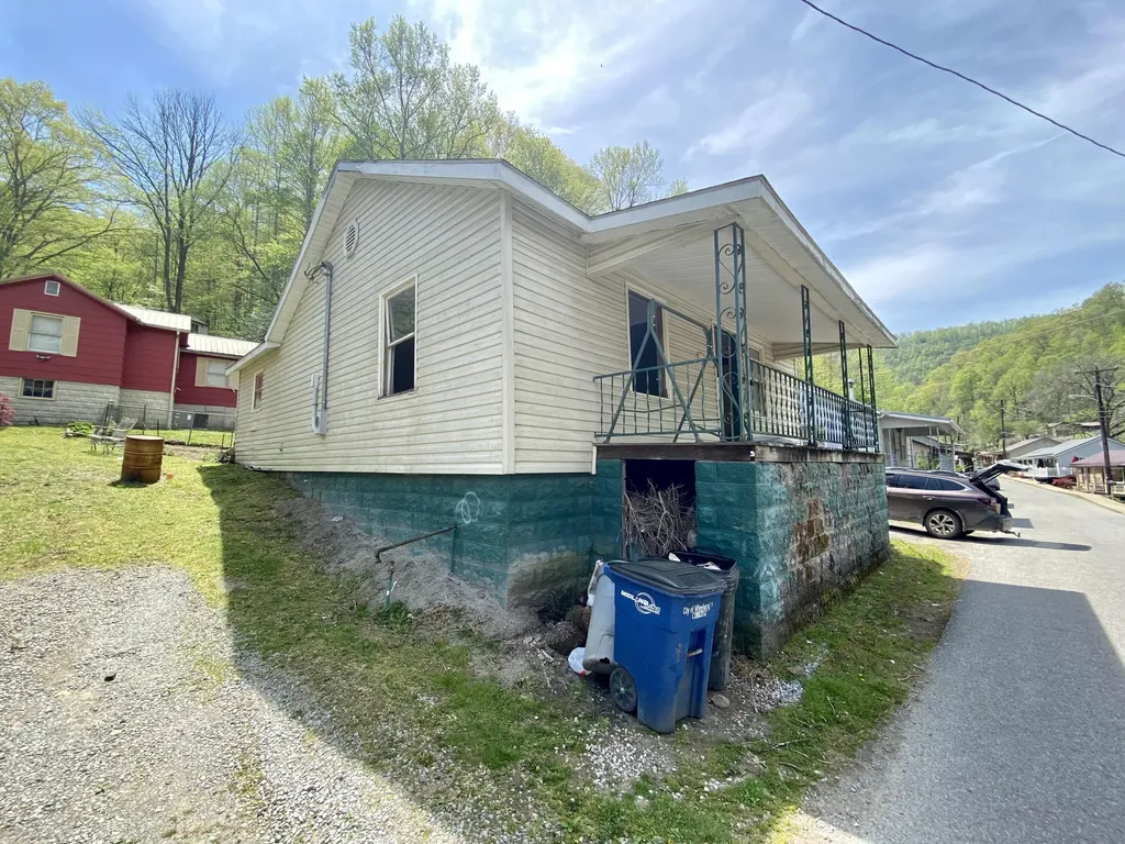 414 Main Street Teaberry KY 41660