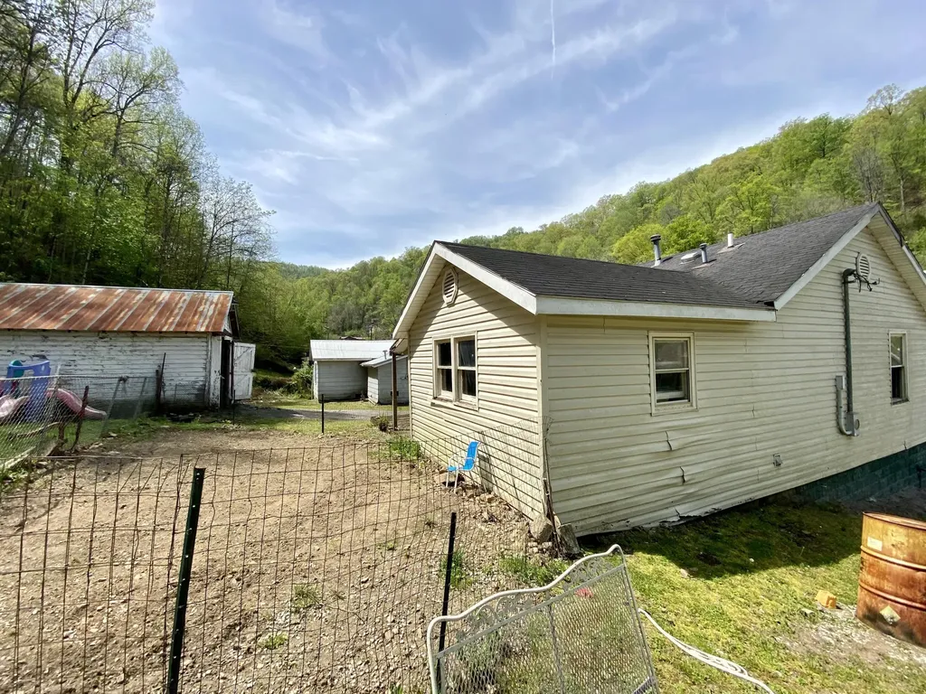 414 Main Street Teaberry KY 41660