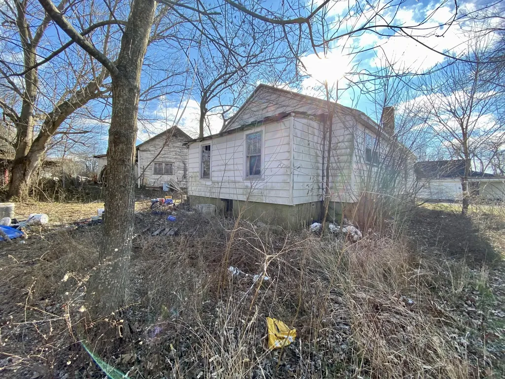 615 Barnes Street Providence KY 42450