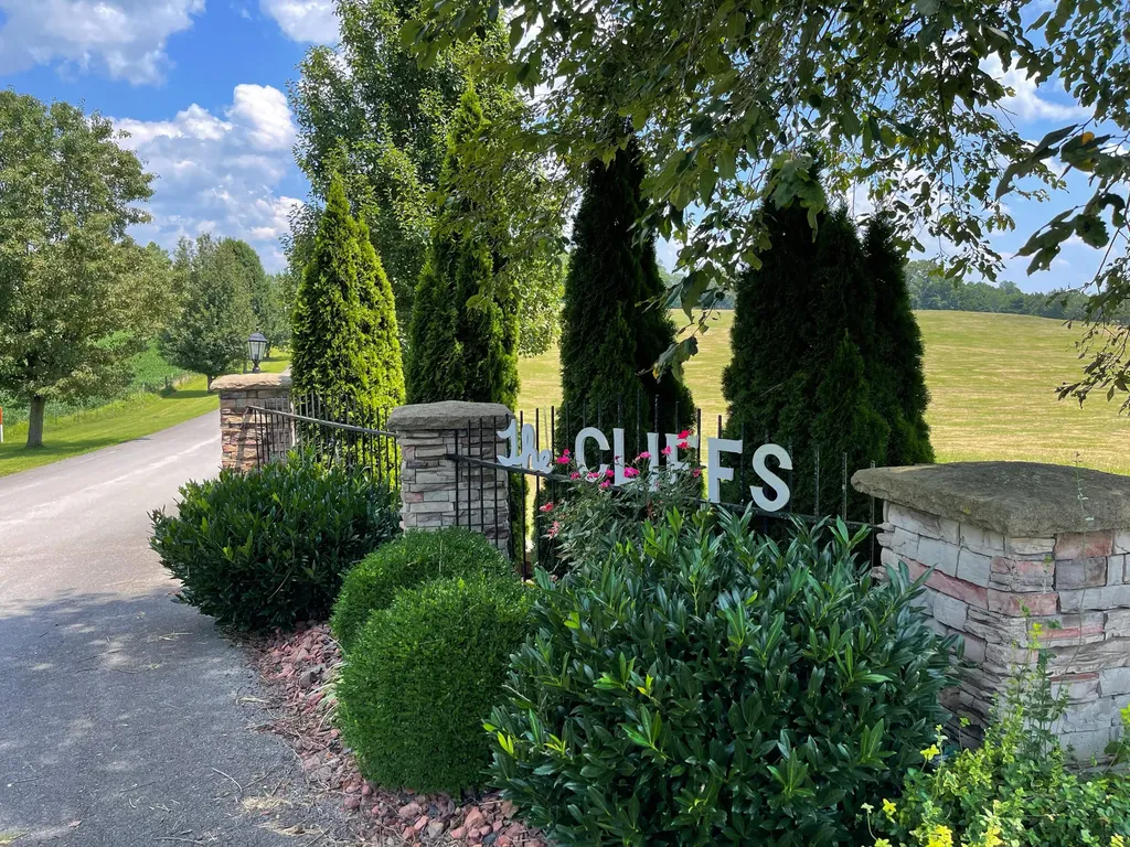 77 Meadows Loop Russell Springs KY 42642
