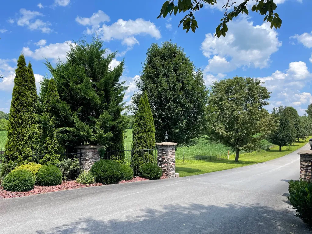 77 Meadows Loop Russell Springs KY 42642