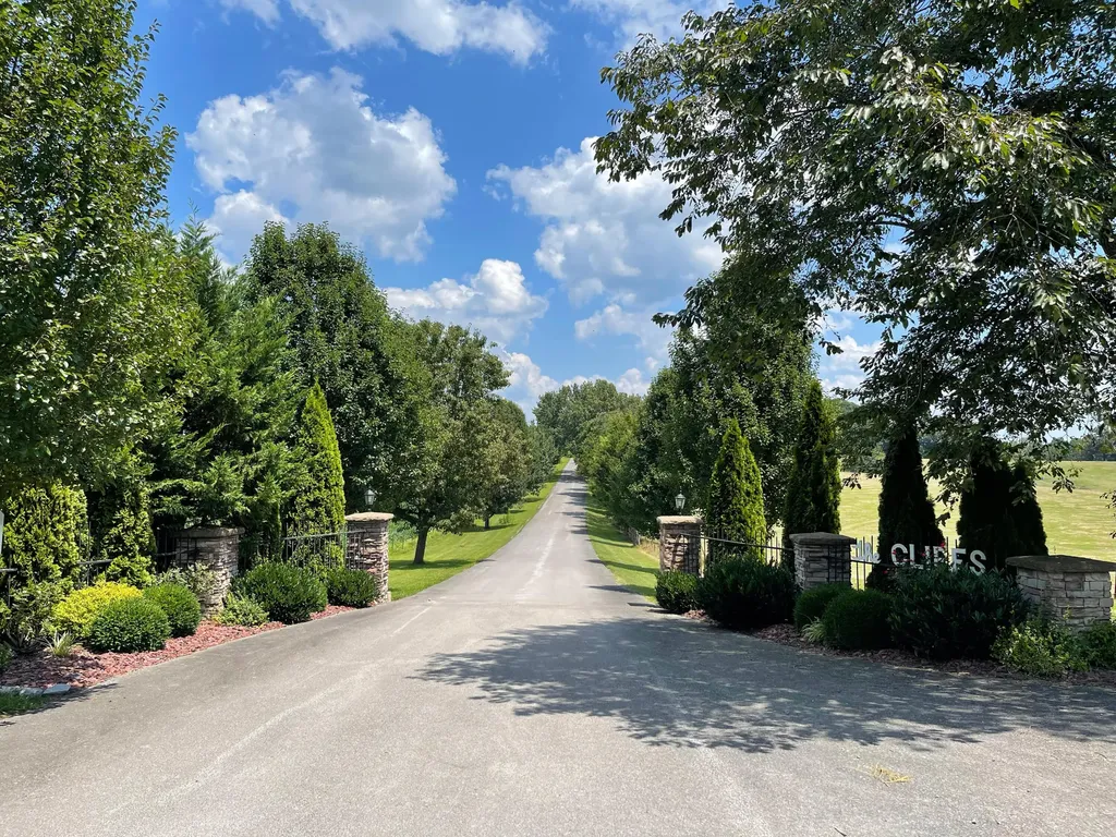 77 Meadows Loop Russell Springs KY 42642