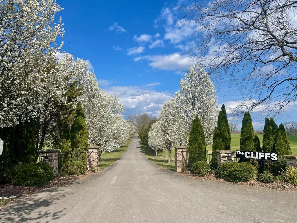 77 Meadows Loop Russell Springs KY 42642