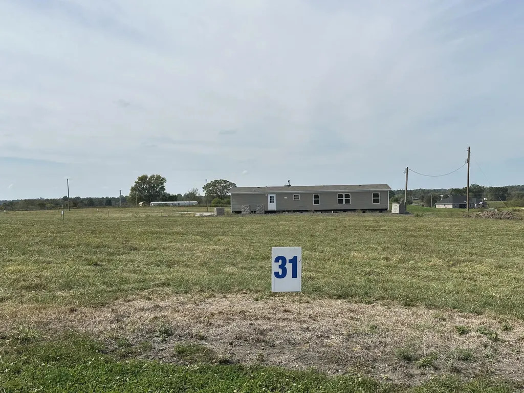 31 Wolf Bend East Bernstadt KY 40729