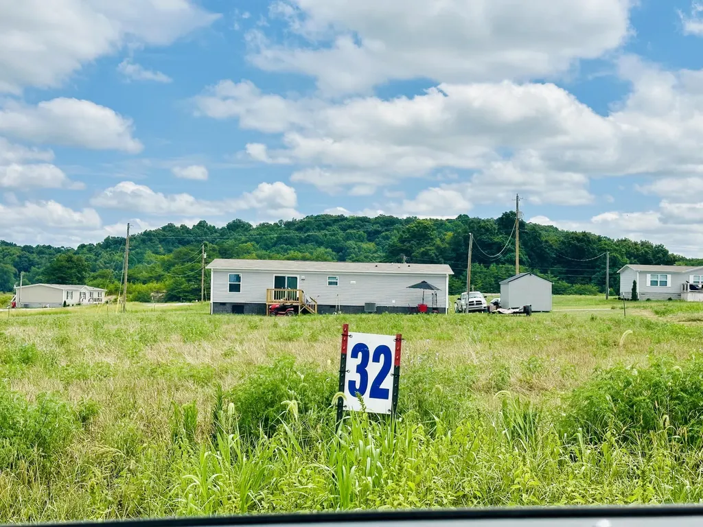 14 Turkey Loop East Bernstadt KY 40729