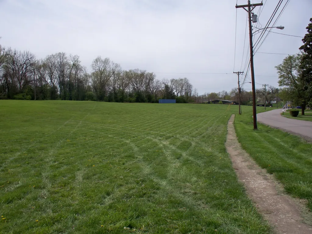 305 Kentucky Avenue Versailles KY 40383