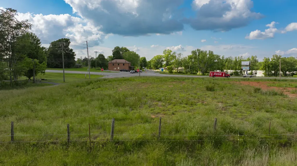 8274 Highway 90 Monticello KY 42633