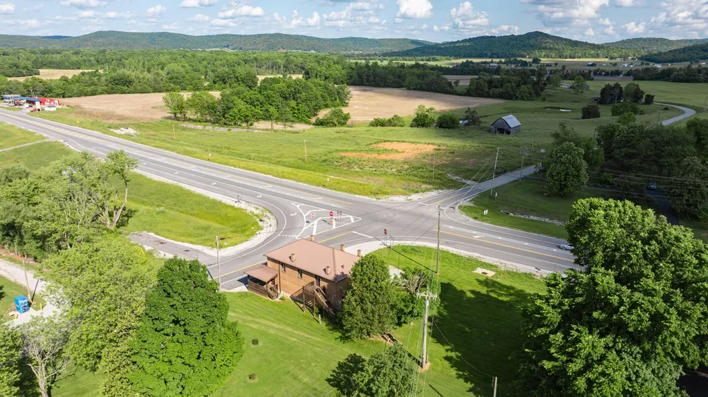 8274 Highway 90 Monticello KY 42633