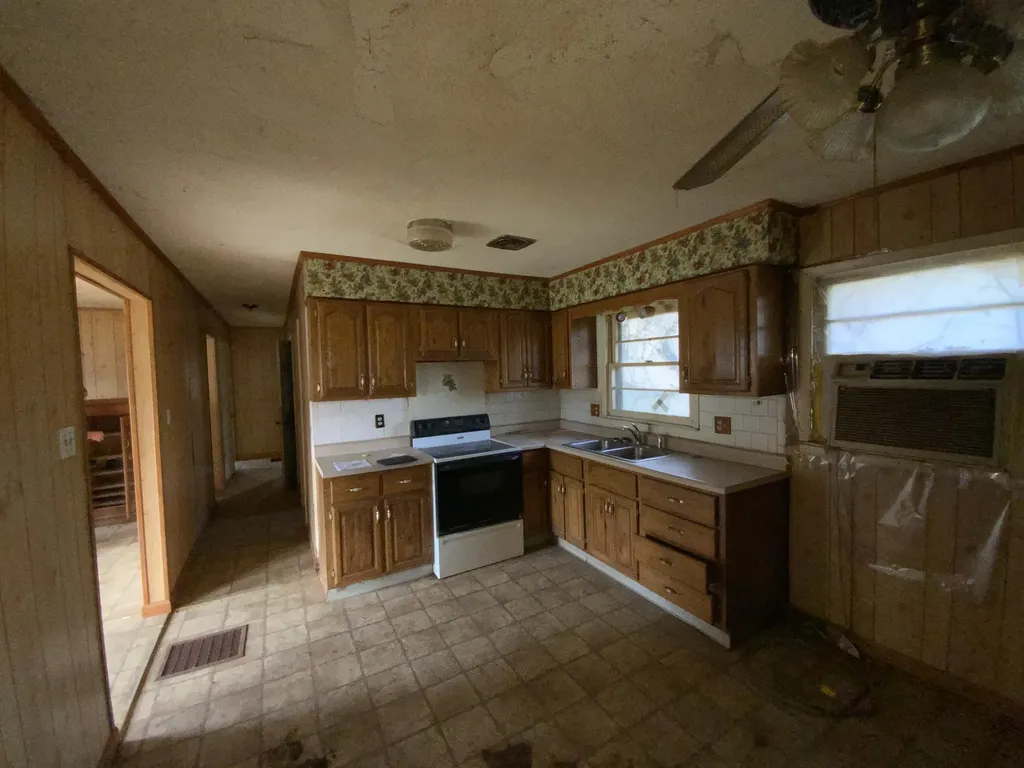 156 Doc Jones Road Whitley City KY 42653