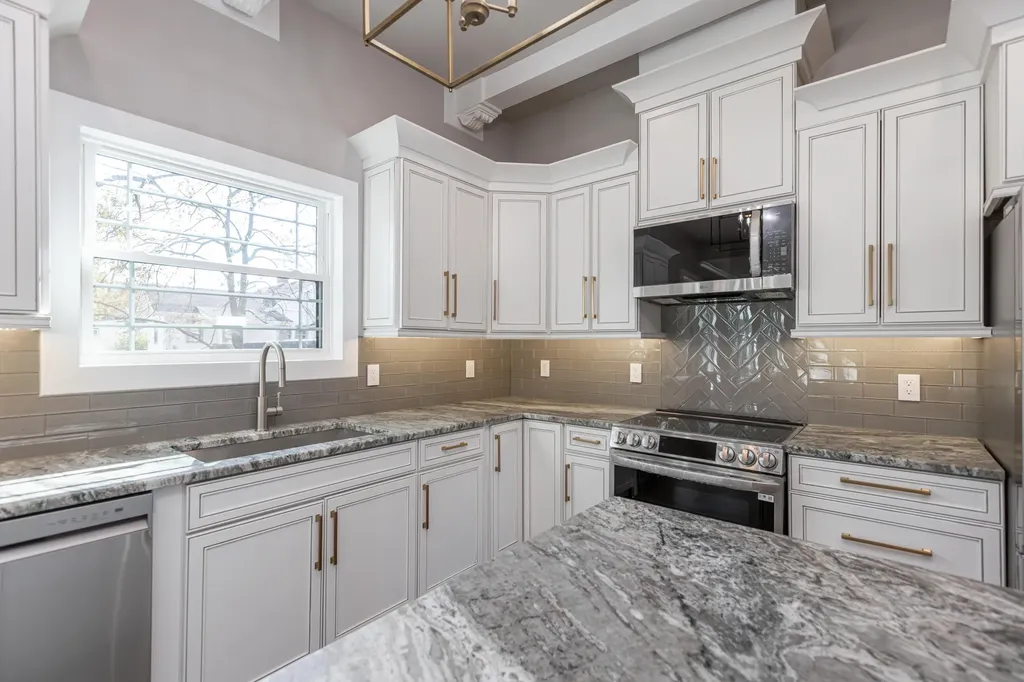 2528 Leland Lane Lexington KY 40503