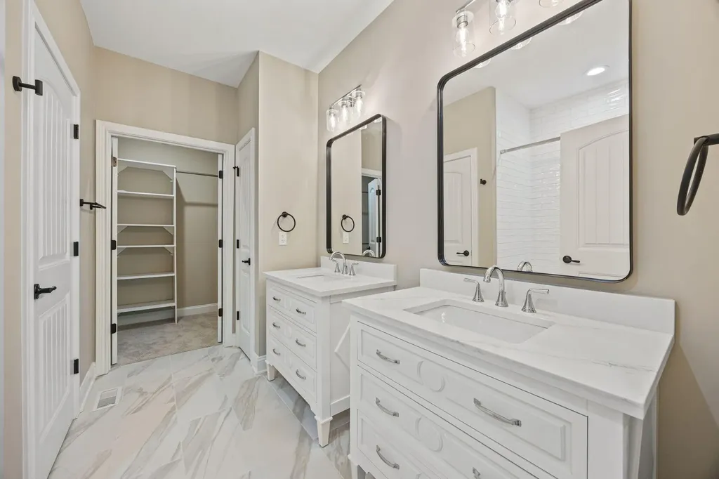 230 Sugartree Lane Versailles KY 40383