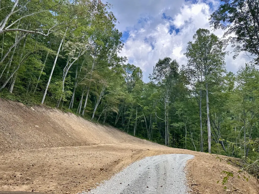 424-TRACT 5 W 577 Highway Manchester KY 40962