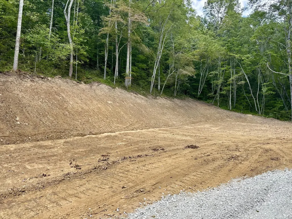 424-TRACT 5 W 577 Highway Manchester KY 40962