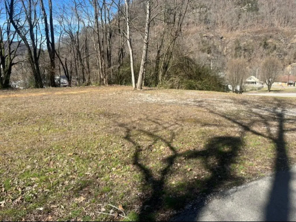 120 6th Street Elkhorn City KY 41522