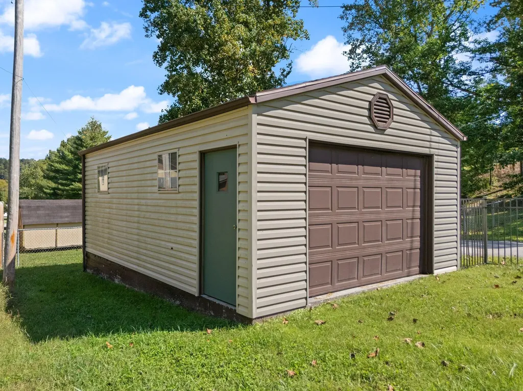 15 Reece Boulevard Pineville KY 40977