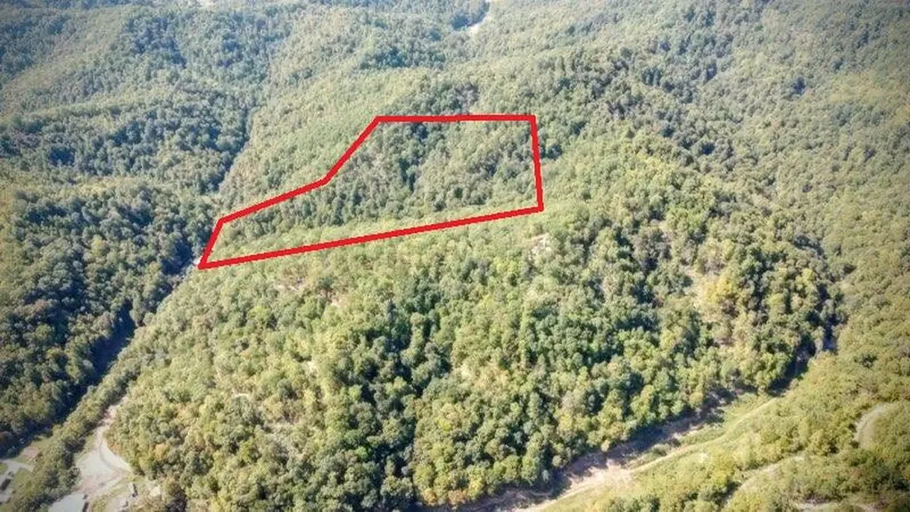 999 Little Bull Creek Road Woollum KY 40906