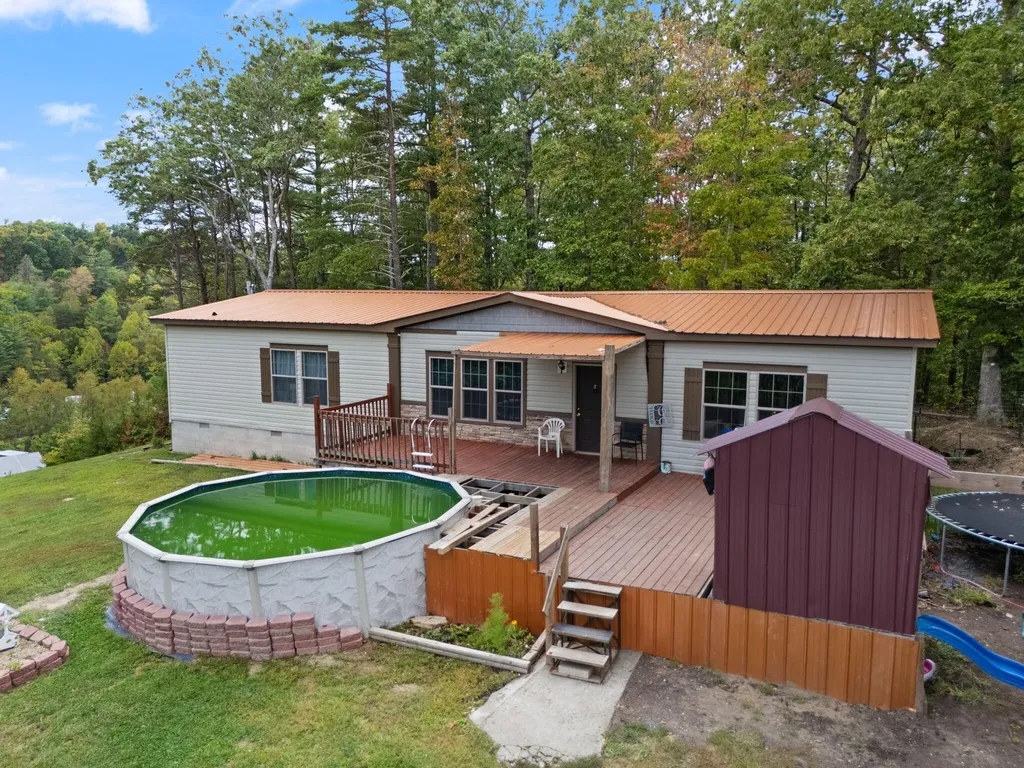 90 Damy Lane Campton KY 41301
