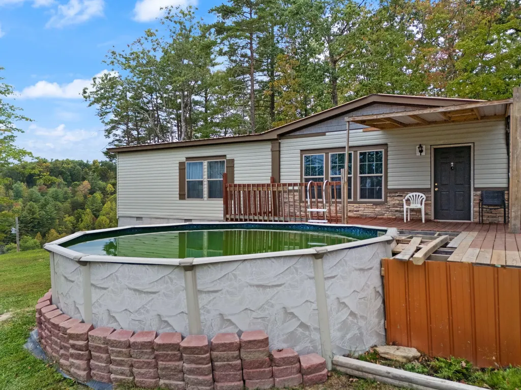 90 Damy Lane Campton KY 41301