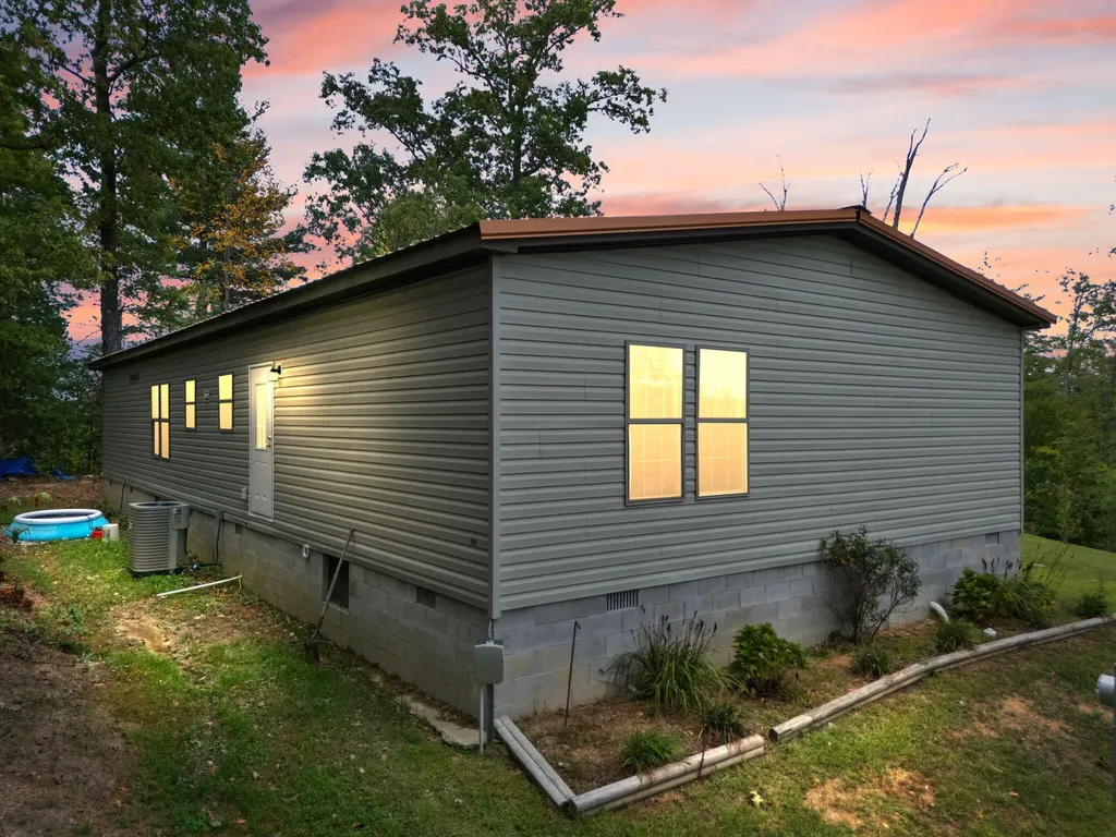 90 Damy Lane Campton KY 41301