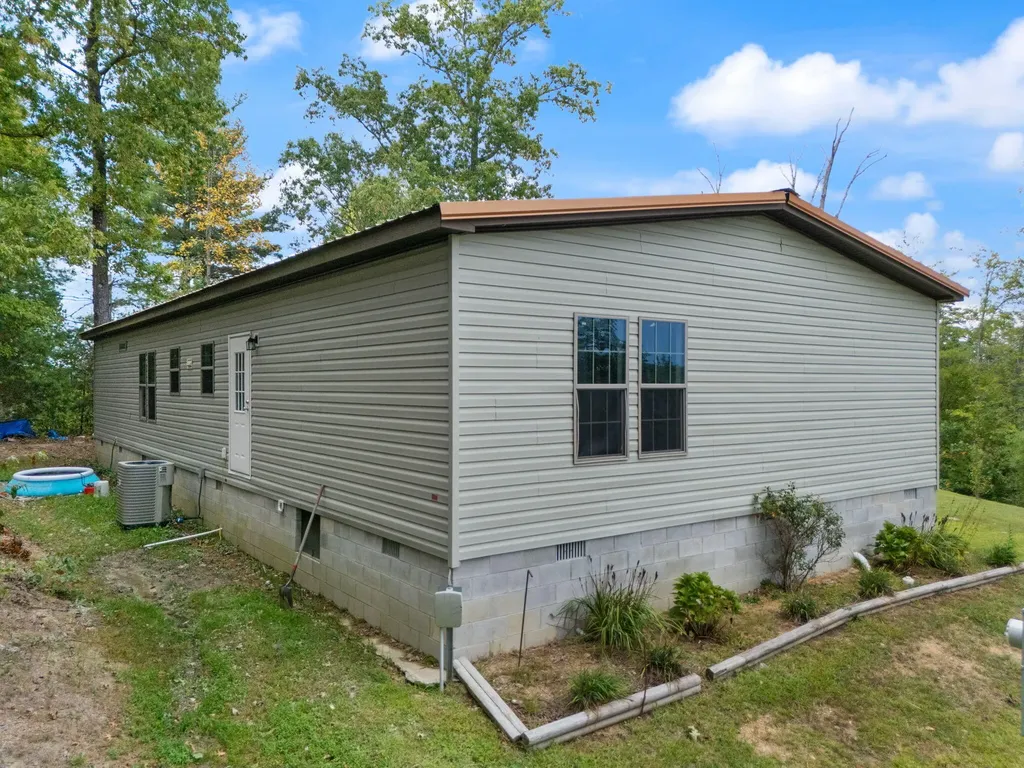 90 Damy Lane Campton KY 41301