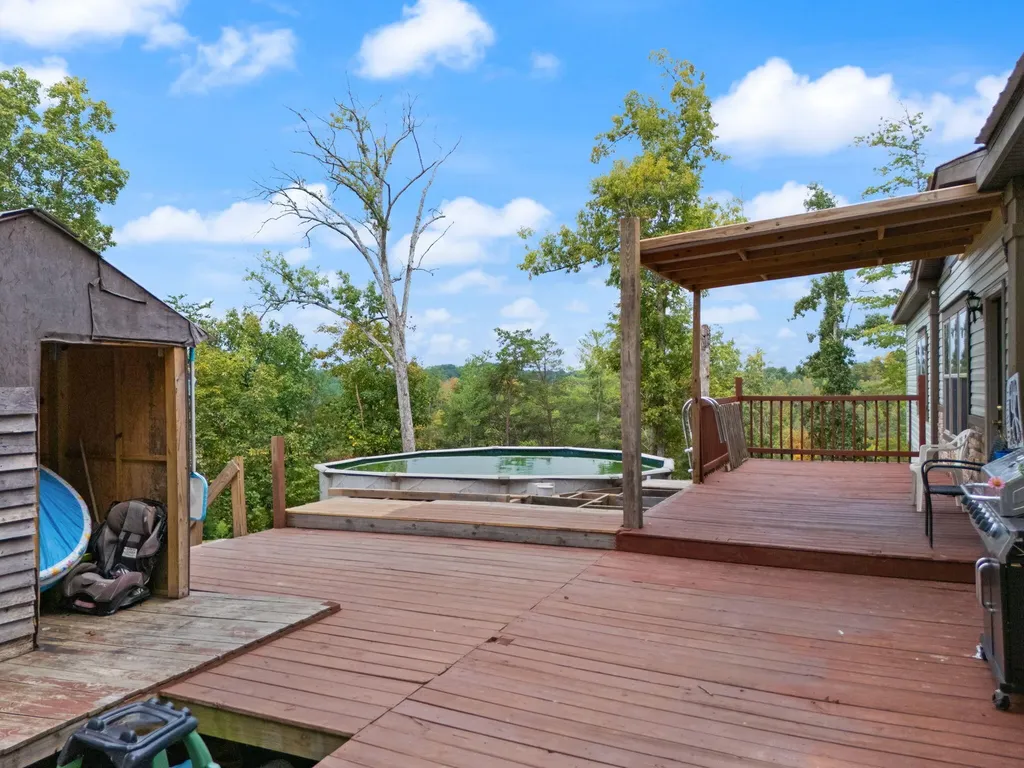90 Damy Lane Campton KY 41301