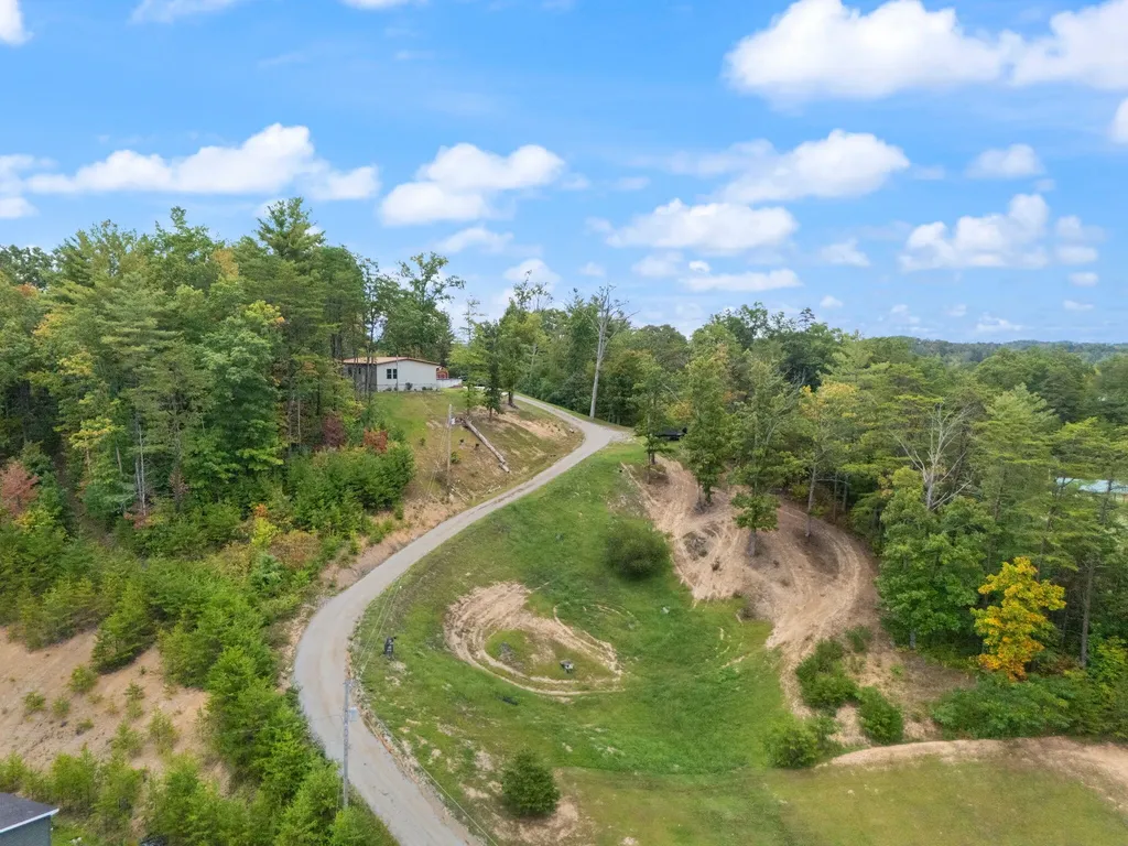90 Damy Lane Campton KY 41301